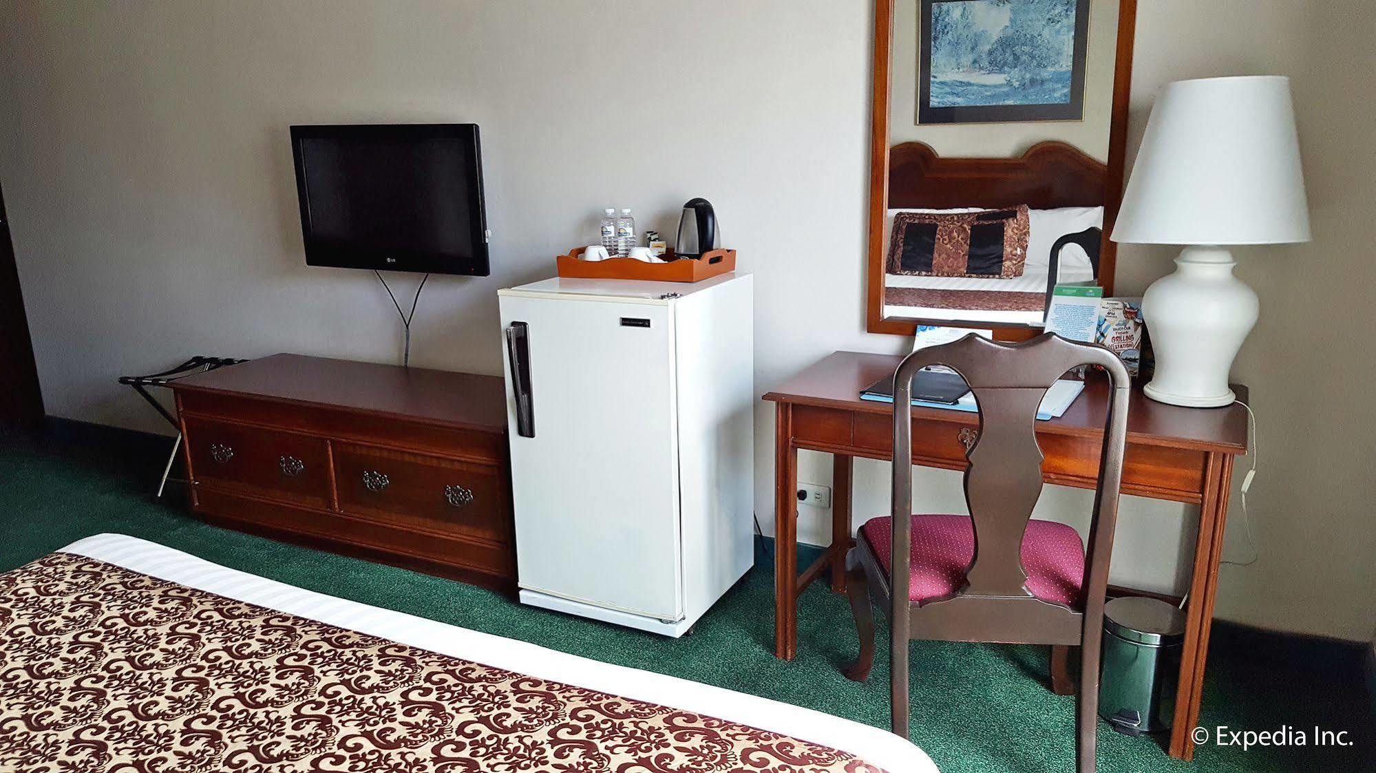 Days Hotel Tagaytay Tagaytay City Esterno foto