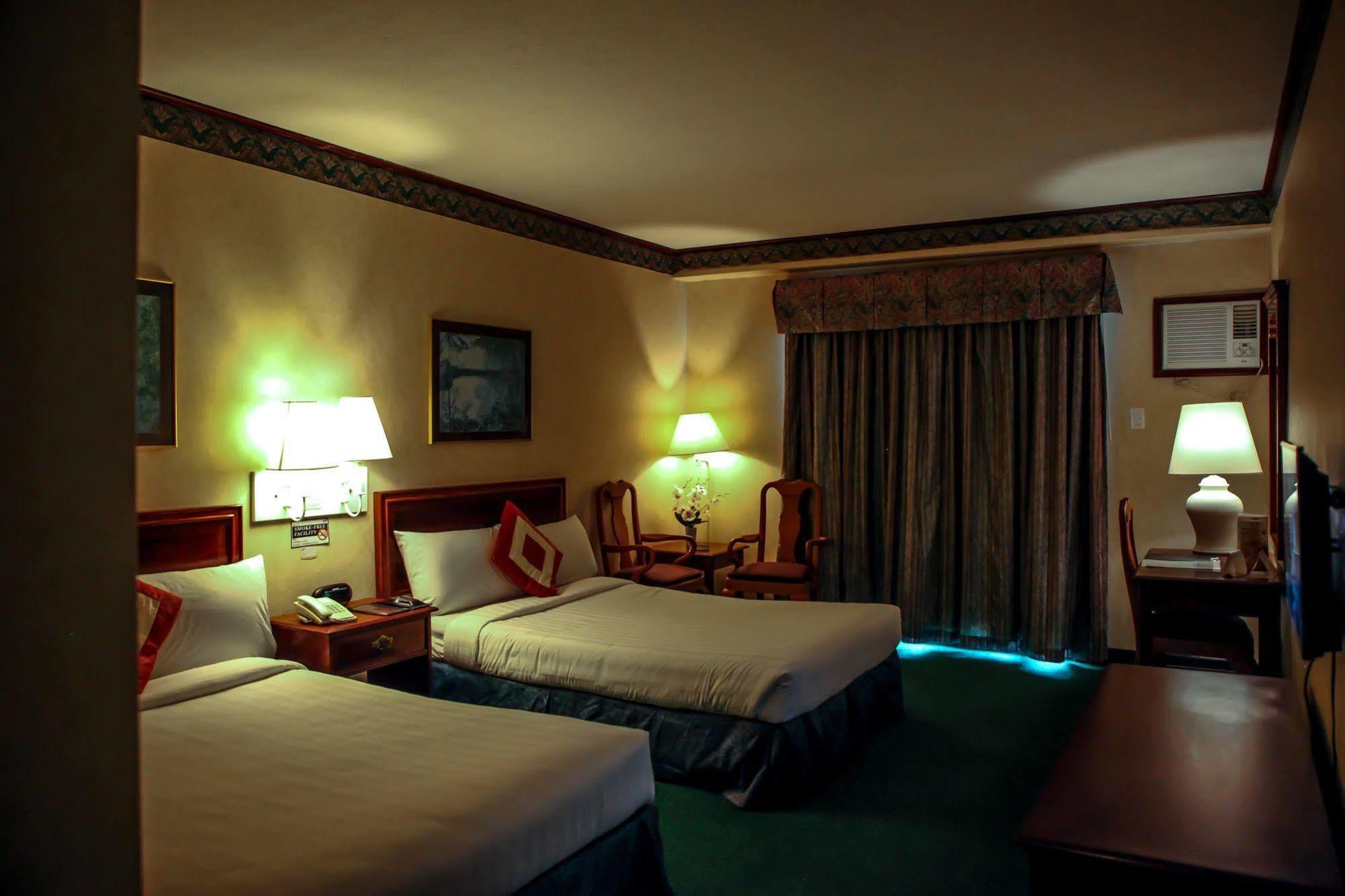 Days Hotel Tagaytay Tagaytay City Esterno foto