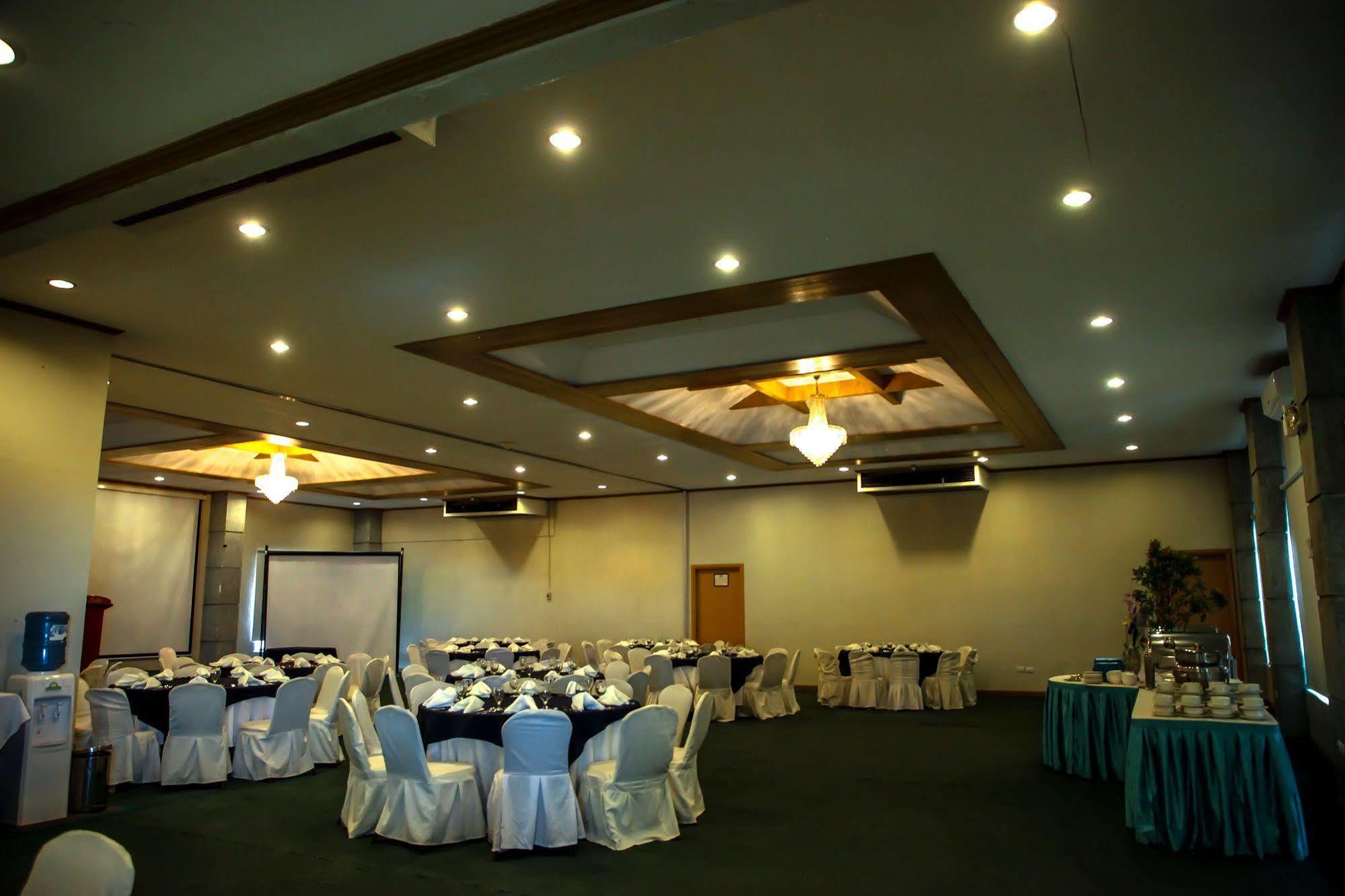 Days Hotel Tagaytay Tagaytay City Esterno foto